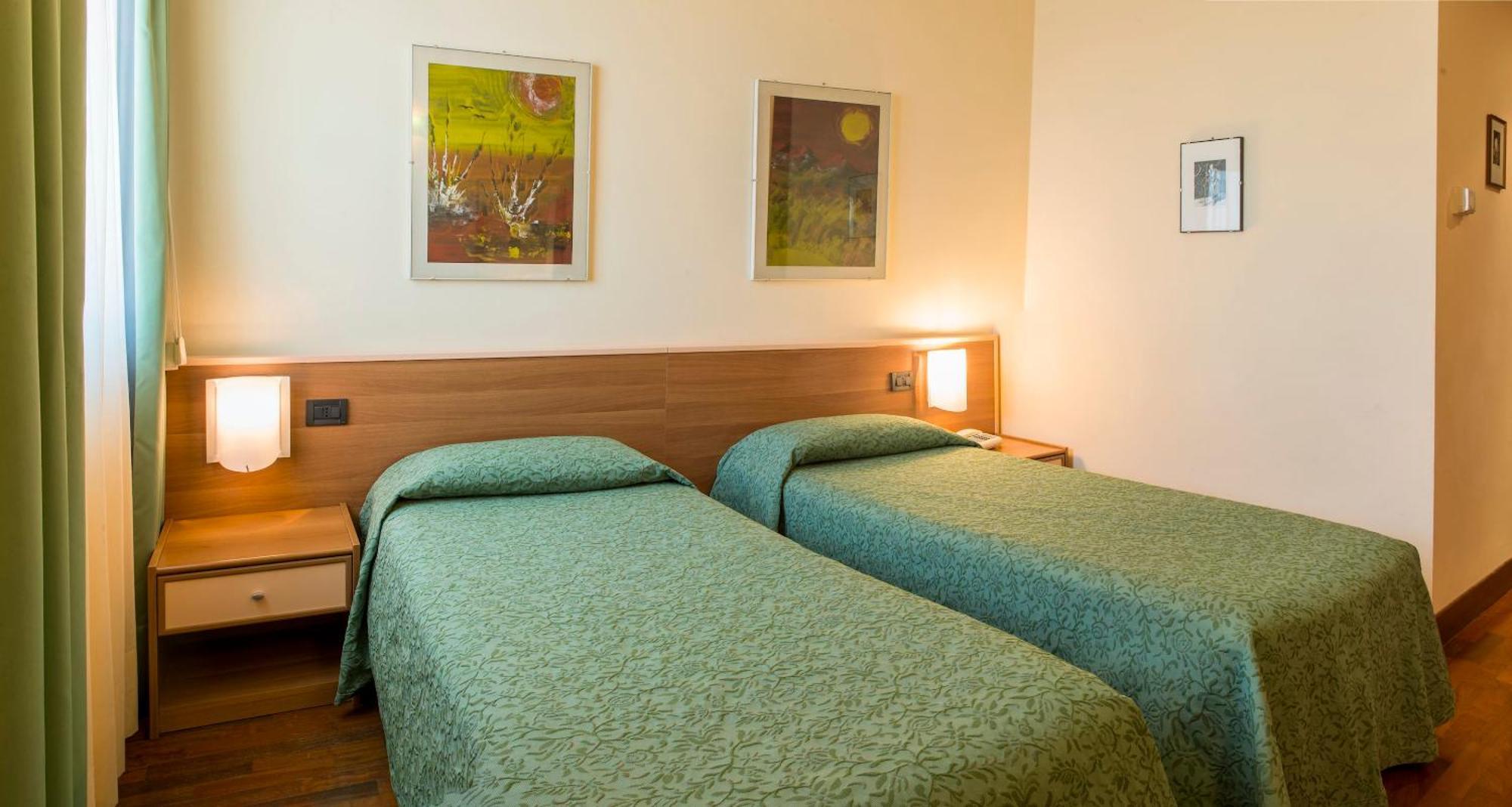 Hotel Torresi بوتنزا بيسينا الغرفة الصورة